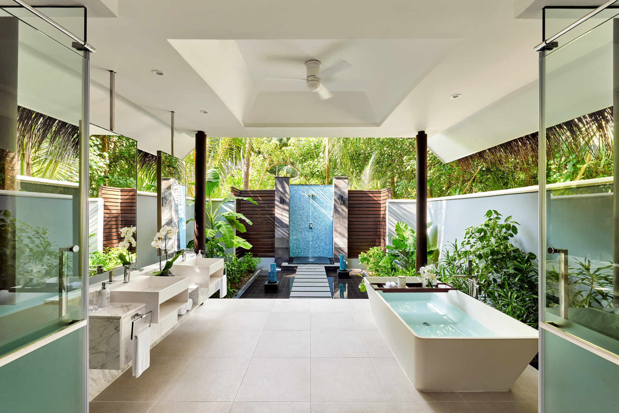 Niyama Private Islands - Deluxe Beach Villa Bathroom
